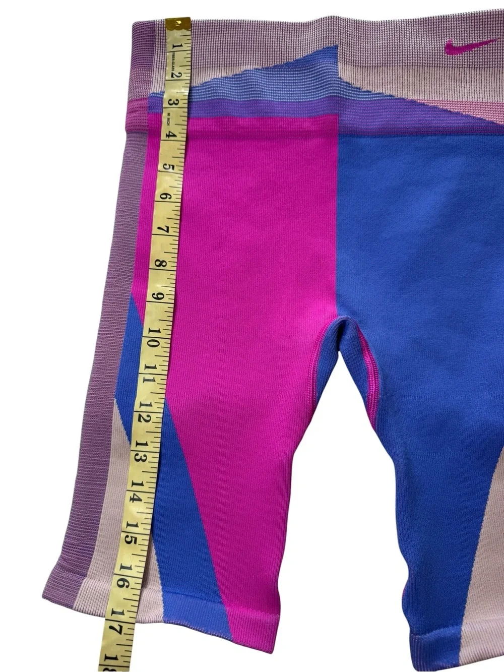 Nike Women’s Icon Clash 8 Inch Seamless  Colorblock Medium Training Shorts